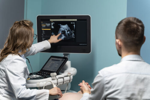 gynecologist-performing-ultrasound-consultation